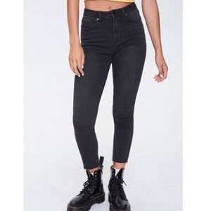 NEW WITH TAGS Forever 21 High Rise Mom Jeans
